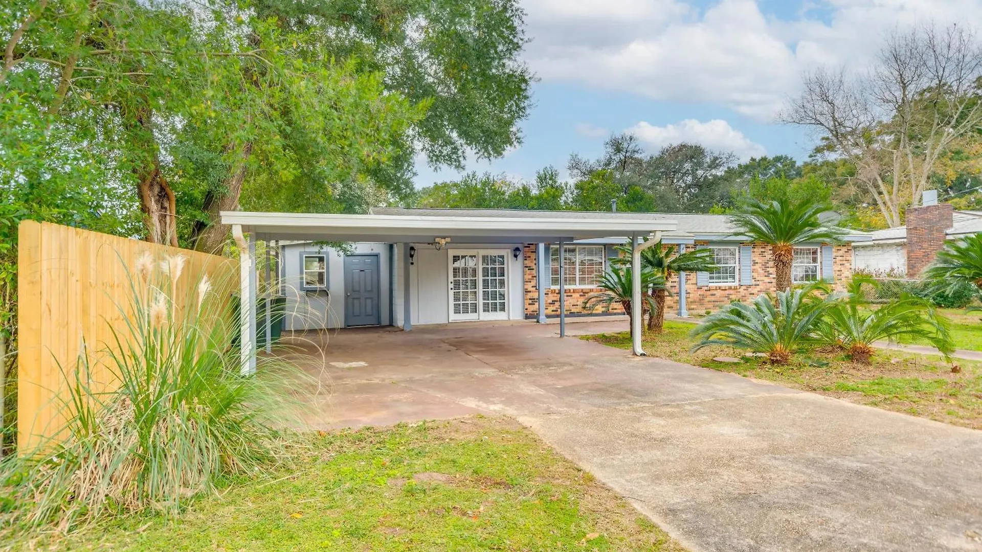 Foosball Games And Al Fresco Dining Pensacola Home! Holiday home