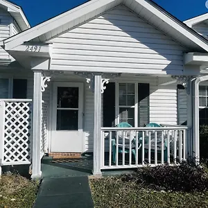  Holiday home Charming 2 Bdr 1 Bath Fenced Byard N Pet Friendly Close To Bases